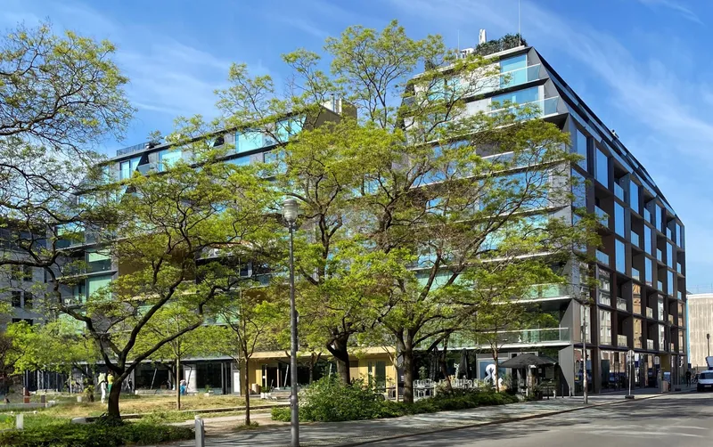 Modernes Designer Corner Parkfront Apartment im LUX Projekt in bester City Lage — photo 1
